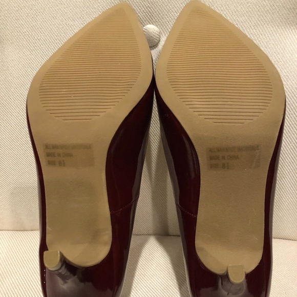 Burgundy Vegan patent pumps/heels - Picture 4 of 4